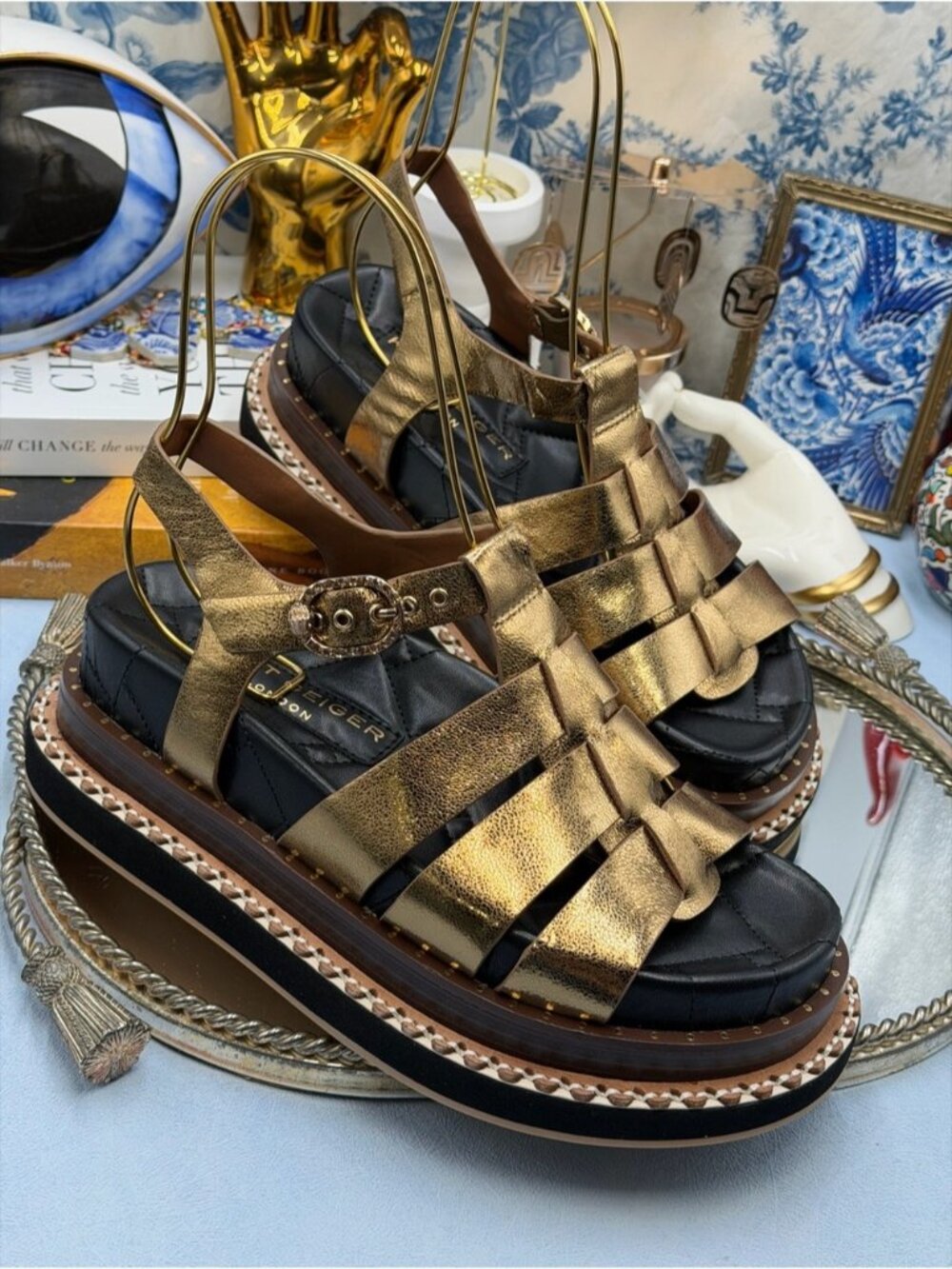 🆕 KURT GEIGER LONDON 🧿 NWOB Orson Fisherman Strap Sandal, Bronze - Sz 37 US 7